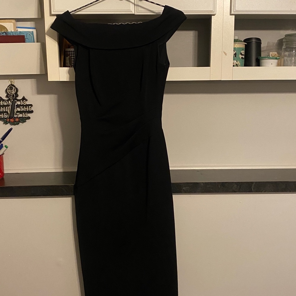Elegant Black Dress - Picture 1 of 4